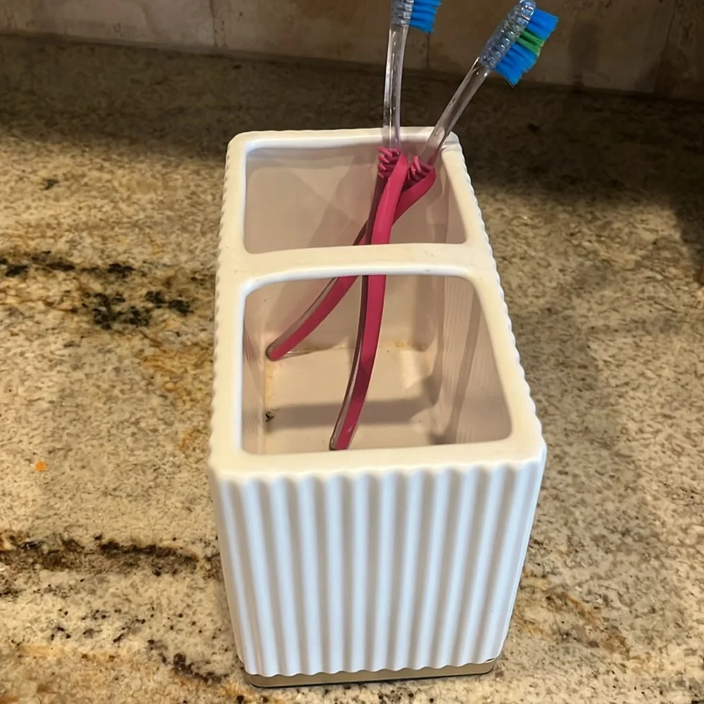 DKNY White Toothbrush Toothpaste Bathroom Holder